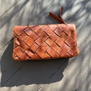 Handcrafted Leather Wristlet in Warm Brown vilenca